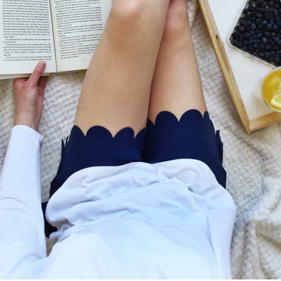 J. CREW Women’s Black Linen Blend Scalloped Shorts Size 14 Feminine Whimsical - Picture 1 of 5